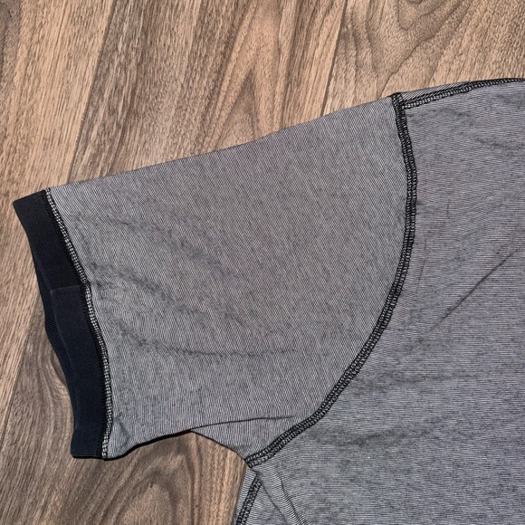 Tommy Hilfiger Men's Gray T-Shirt - Picture 4 of 8